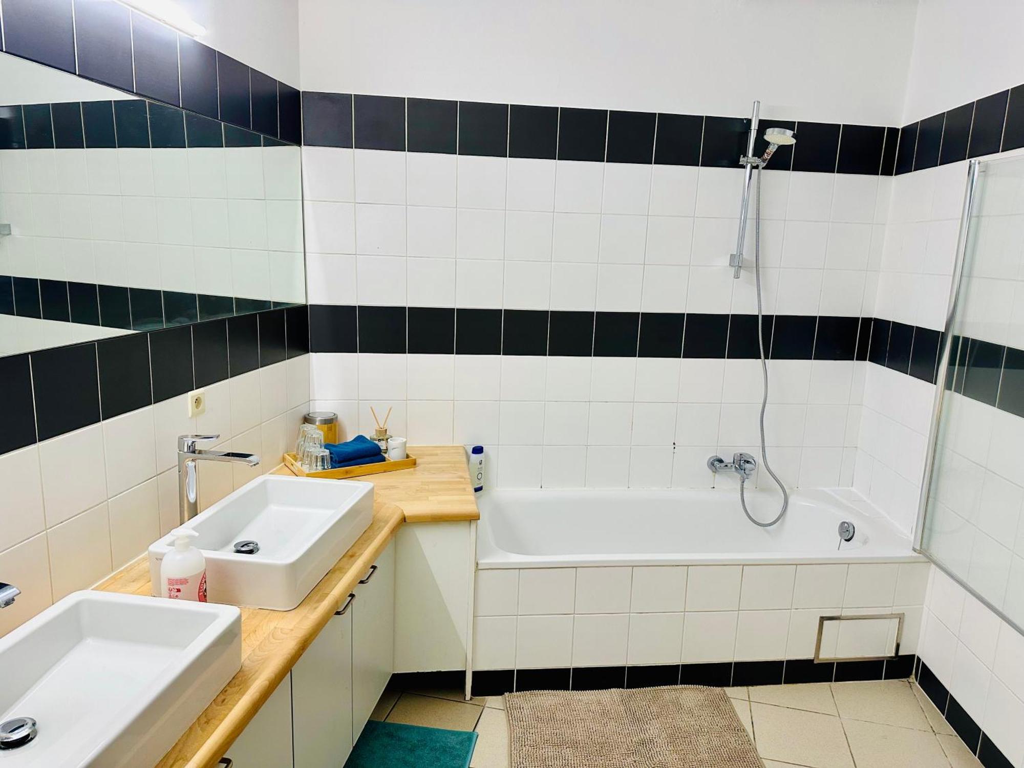 Down Town Oasis-Spacious Loft With Private Parking Βρυξέλλες Εξωτερικό φωτογραφία